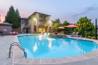 Aventura Falcon Valley in Lenexa, KS - Building Photo - Building Photo