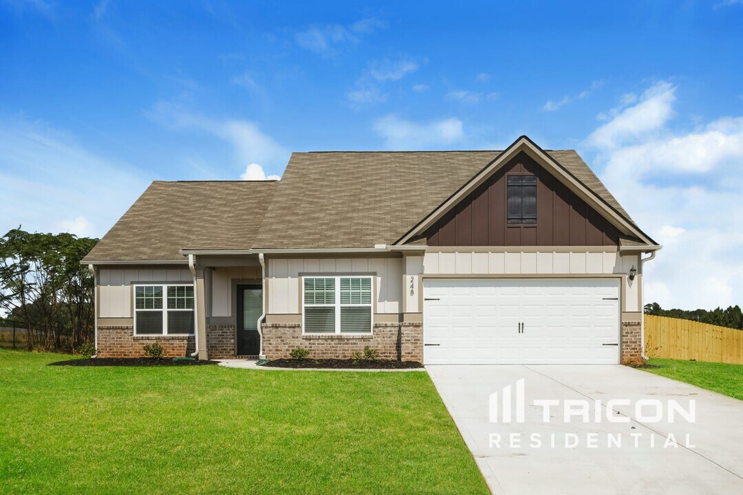 248 Oliver Dr in Locust Grove, GA - Building Photo