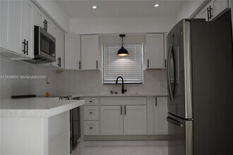 95 NE 96th St in Miami Shores, FL - Building Photo - Building Photo