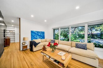 1010 Placetas Ave in Coral Gables, FL - Building Photo - Building Photo