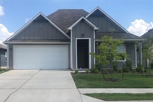 1002 Austin Byu Dr in Hutto, TX - Building Photo