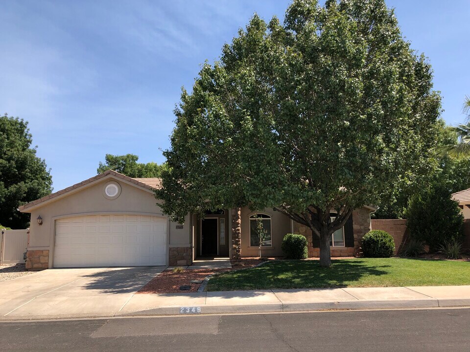 2349 S 240 W in Washington, UT - Building Photo