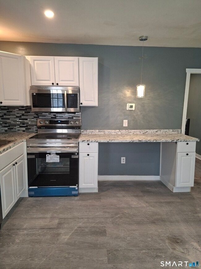 7 Main St in East Hampton, CT - Building Photo - Building Photo