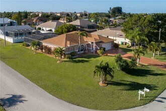 3832 SW 20th Ave in Cape Coral, FL - Foto de edificio - Building Photo