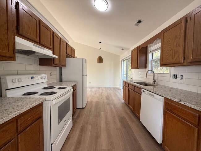 135 Glenwood Dr in Hubert, NC - Building Photo - Building Photo