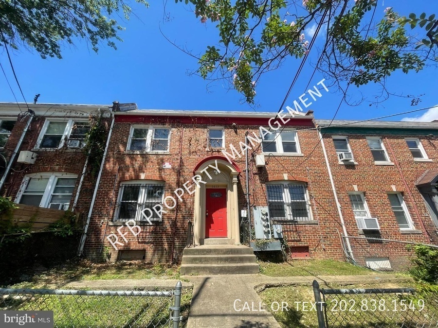 1613 18th St SE in Washington, DC - Building Photo