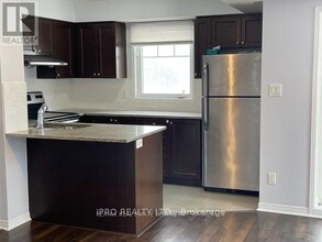 5625-5625 Oscar Peterson Blvd in Mississauga, ON - Building Photo - Building Photo