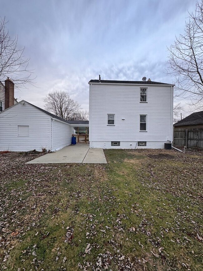 631 Churchill Rd in Girard, OH - Building Photo - Building Photo