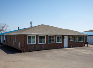 Southview Apartments in Cedar Rapids, IA - Foto de edificio - Building Photo