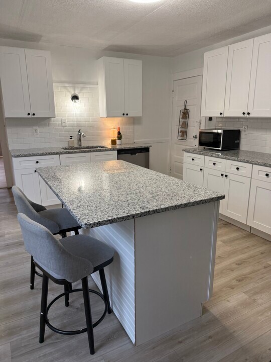 1825 Clover Ave, Unit 2 in Cleveland, OH - Building Photo