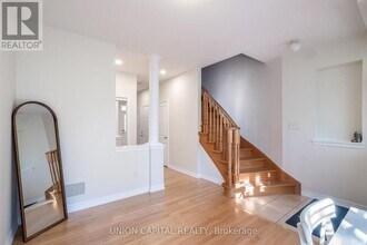 8 Stookes Crescent in Richmond Hill, ON - Building Photo - Building Photo