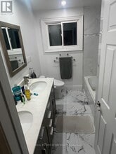 932 Elgin St in Newmarket, ON - Building Photo - Building Photo