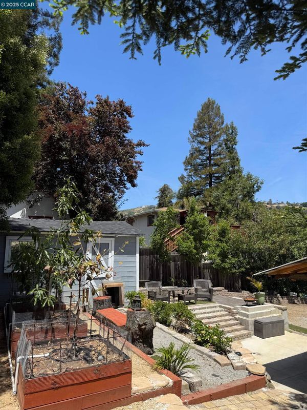 8041 Winthrope St in Oakland, CA - Building Photo - Building Photo