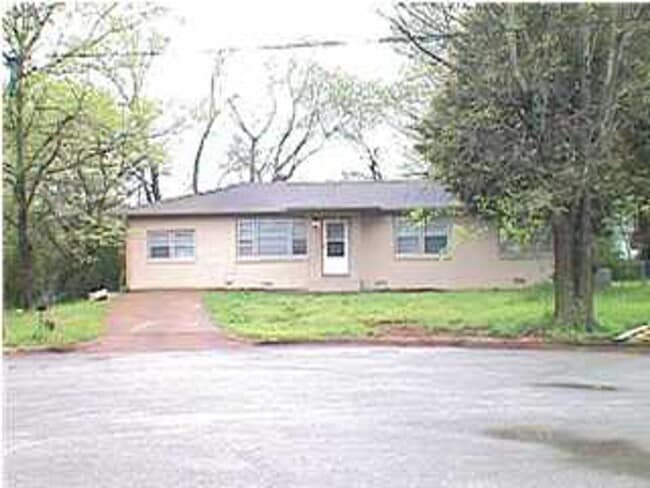 property at 1901 Canterbury Cir NW