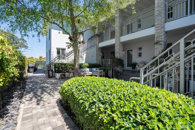 117 S Shore Dr