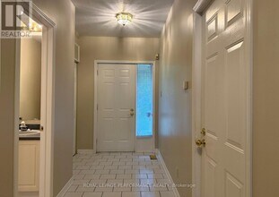 118 Dunbarton Ct in Ottawa, ON - Building Photo - Building Photo