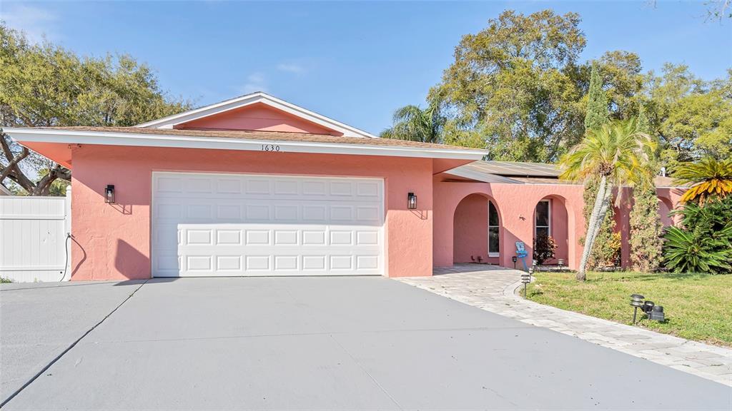 1630 Jeffords St in Clearwater, FL - Building Photo