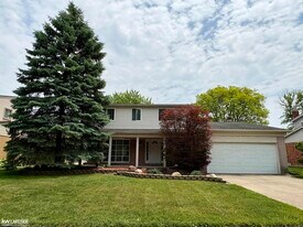 3550 Kings Point Dr in Troy, MI - Building Photo