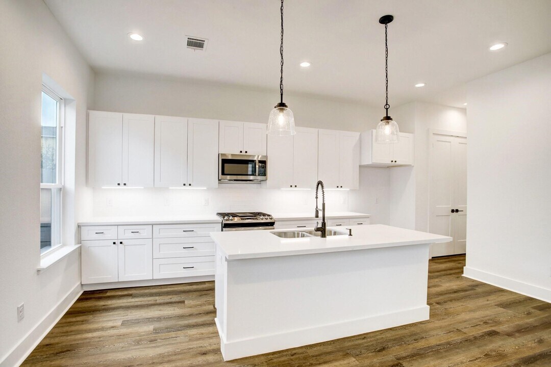 1220 Mcneil St in Houston, TX - Building Photo