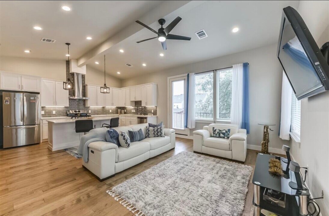 823 Mansfield St in Houston, TX - Building Photo