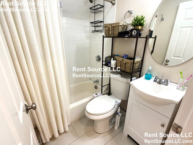 537 Main St, Unit 2 in Medford, MA - Building Photo - Building Photo