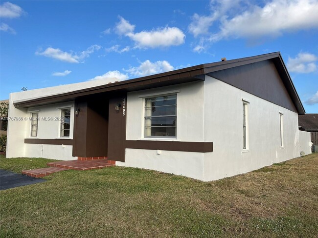 11405 SW 123rd Ave in Miami, FL - Building Photo - Building Photo