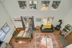 71 Pinecrest Rd in Woodland Park, CO - Building Photo