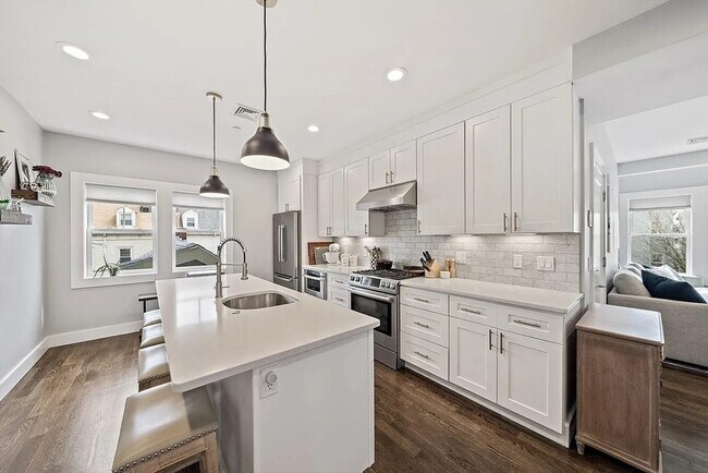 230 Bowen St in Boston, MA - Building Photo - Building Photo