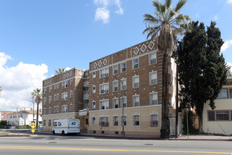 Hoover Apartments in Los Angeles, CA - Building Photo - Building Photo