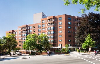 1441 Beacon St, Unit 601 in Brookline, MA - Building Photo - Building Photo