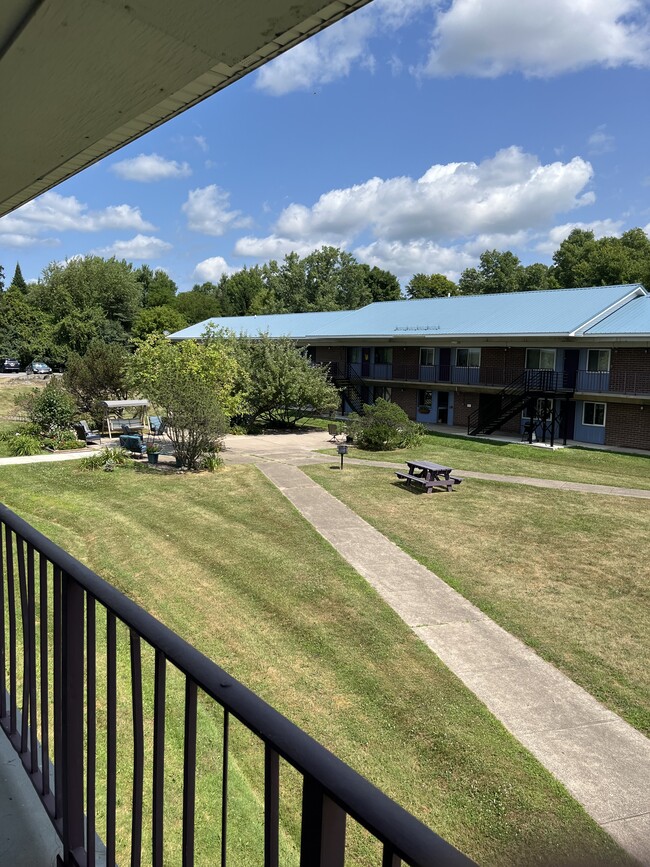 80 Riverside Dr