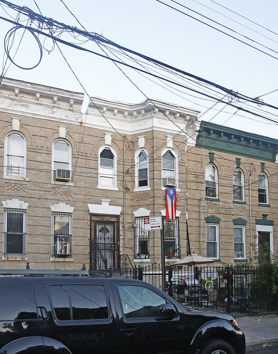 374 Montauk Ave in Brooklyn, NY - Building Photo