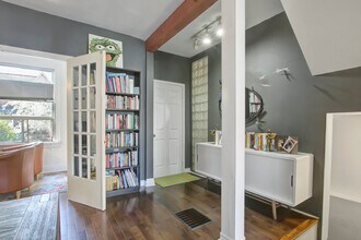 141 Beatrice St in Toronto, ON - Building Photo - Building Photo