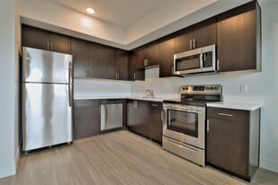 Coastal Village Apartments in Oxnard, CA - Building Photo