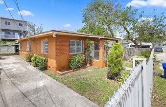 3720 NW 20th Ct in Miami, FL - Building Photo - Building Photo