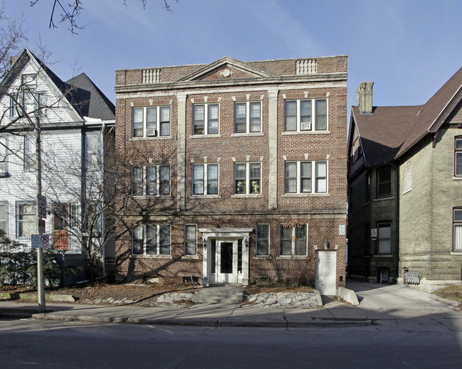 1755 N Cambridge Ave in Milwaukee, WI - Foto de edificio - Building Photo