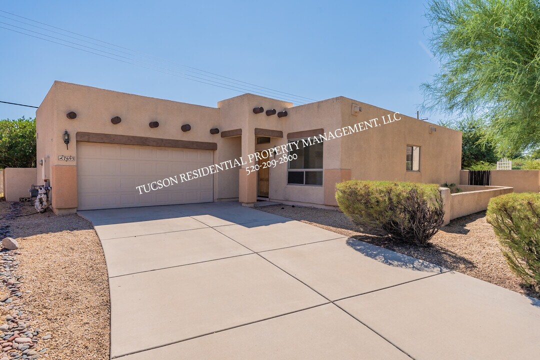 7693 E Placita Luna Preciosa in Tucson, AZ - Building Photo