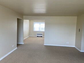 4921 Crain St, Unit 2C in Skokie, IL - Foto de edificio - Building Photo