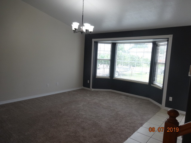 5365 S 3750 W in Roy, UT - Foto de edificio - Building Photo