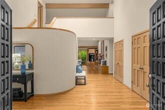 4542 Ferncroft Rd in Mercer Island, WA - Building Photo - Building Photo