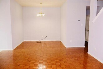 2320 Hunters Run Dr in Dallas, TX - Building Photo - Building Photo