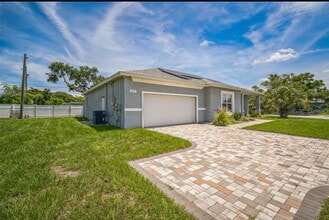 10517 Camelia Dr in Port Richey, FL - Building Photo - Building Photo