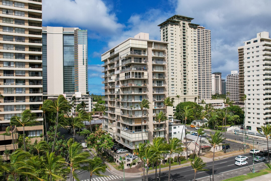 Hale Moani Condominiums in Honolulu, HI - Building Photo