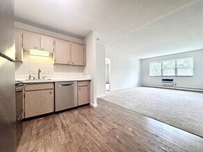 130 North St, Unit 2 in Newton, MA - Foto de edificio - Building Photo