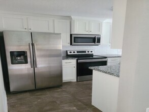 1053 Willow Oaks Cir in Pasadena, TX - Building Photo - Building Photo