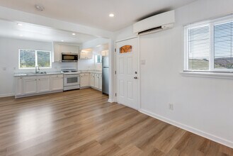 6858 Quinton Ln in Tujunga, CA - Building Photo - Building Photo