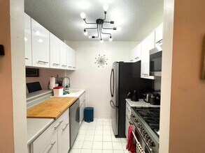 2 S End Ave in New York, NY - Building Photo - Building Photo