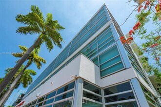 421 Meridian Ave in Miami Beach, FL - Building Photo - Building Photo