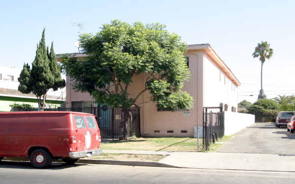 4742 S Slauson Ave in Culver City, CA - Foto de edificio - Building Photo