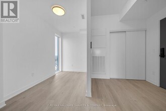 4569 Kingston Rd in Toronto, ON - Building Photo - Building Photo